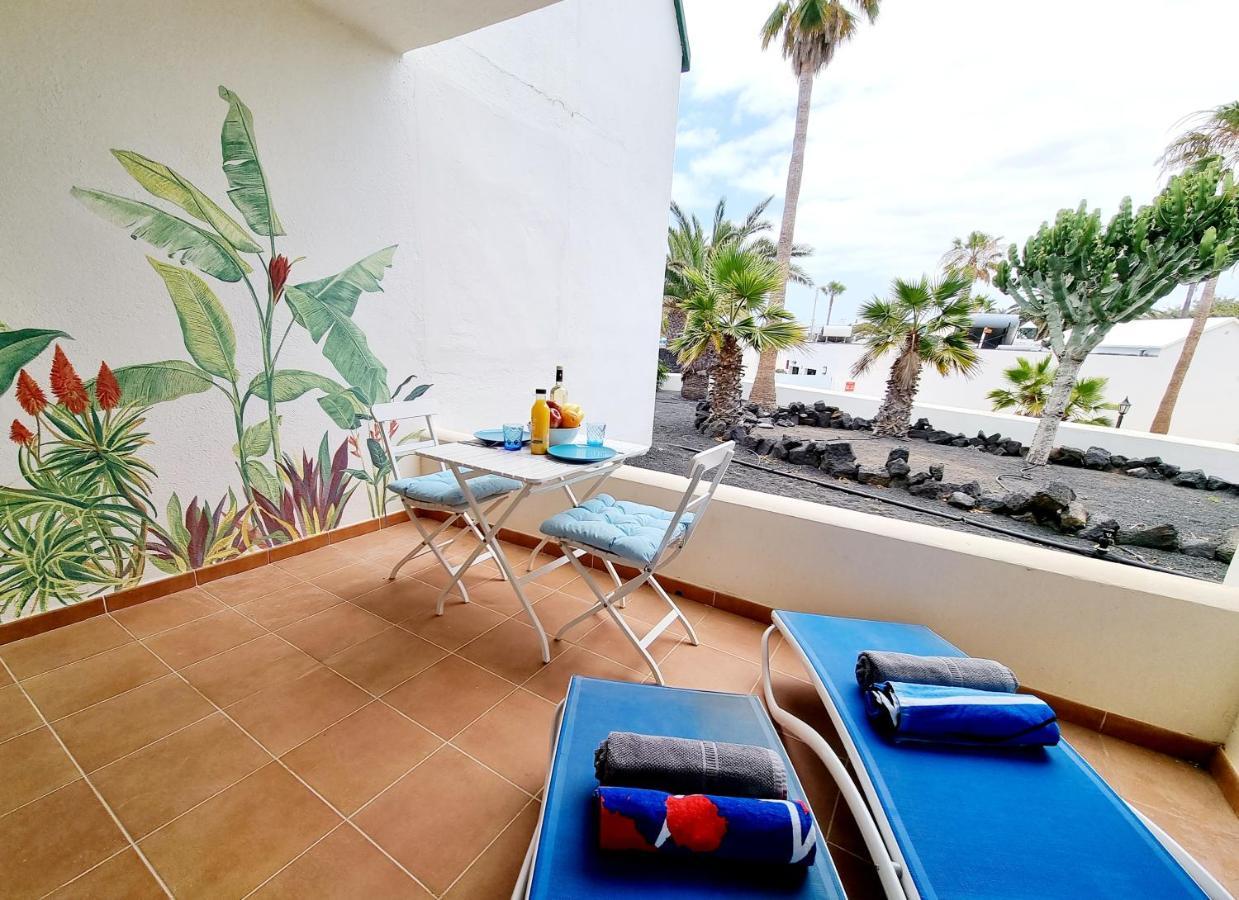 Apartamento Eduardo A Primera Linea Del Mar Costa Teguise Exterior photo